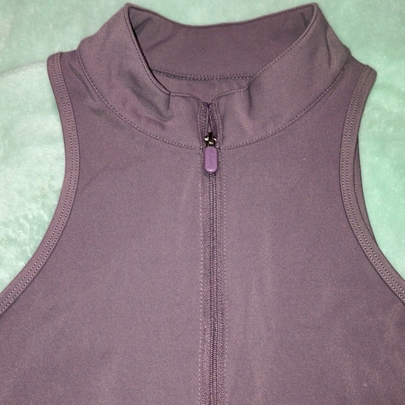 Alphalete Pulse Zip workout Tank Vest Cropped - Picture 3 of 3